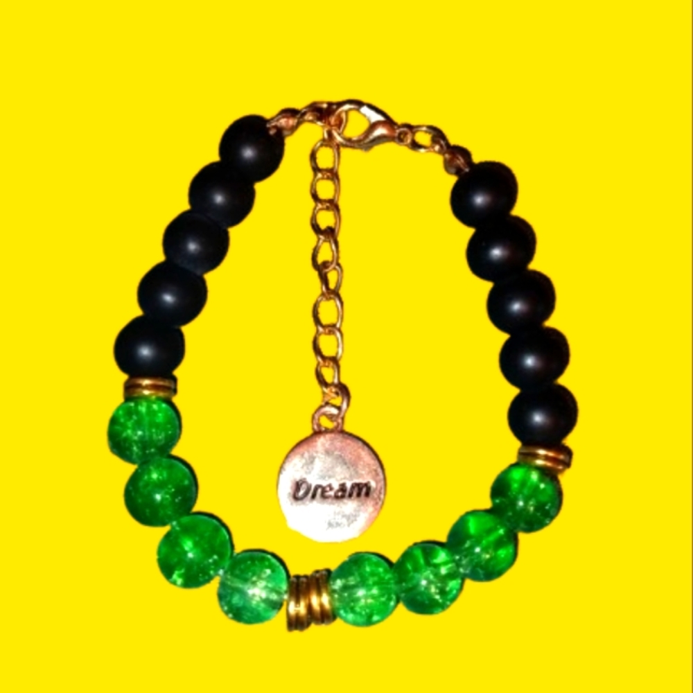 Green cracked glass bead bracelet